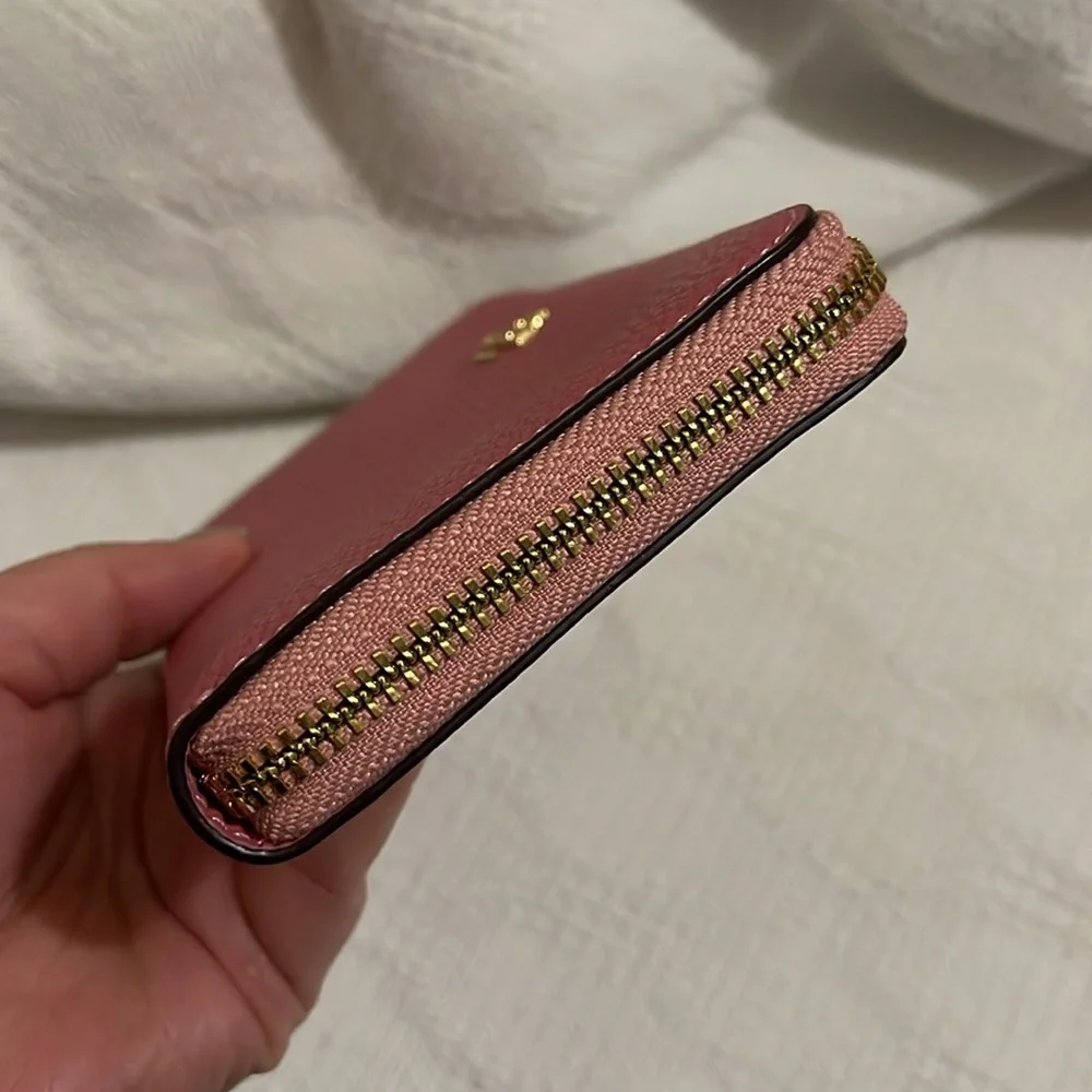 COACH - pebbled, leather accordion wallet- F16612 - NWT - Picture 4 of 8